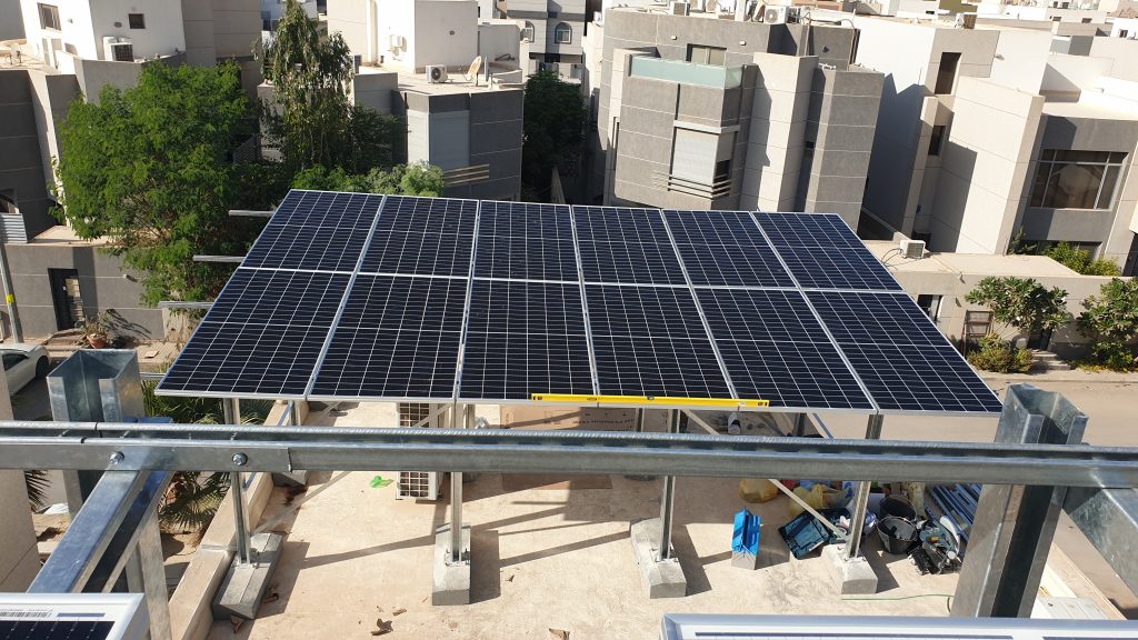 مشروع تركيب طاقة شمسية في احدى الفلل (الرياض...)